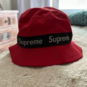 Unisex SUPREME BUCKET HAT